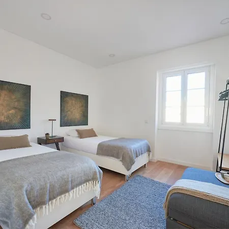 Deluxe At Amazing Prime Location, By Timecooler Daire *