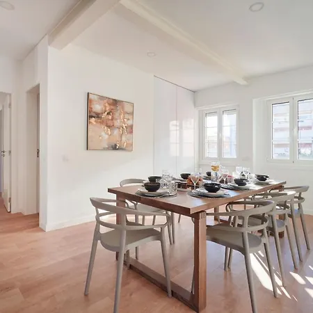 Deluxe At Amazing Prime Location, By Timecooler *