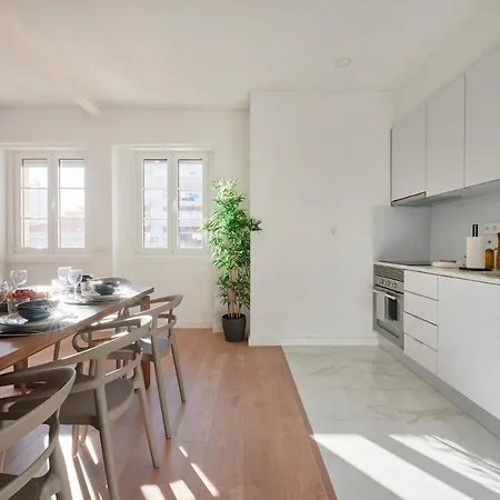 Deluxe At Amazing Prime Location, By Timecooler *