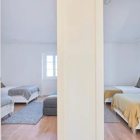 Deluxe At Amazing Prime Location, By Timecooler Apartment *